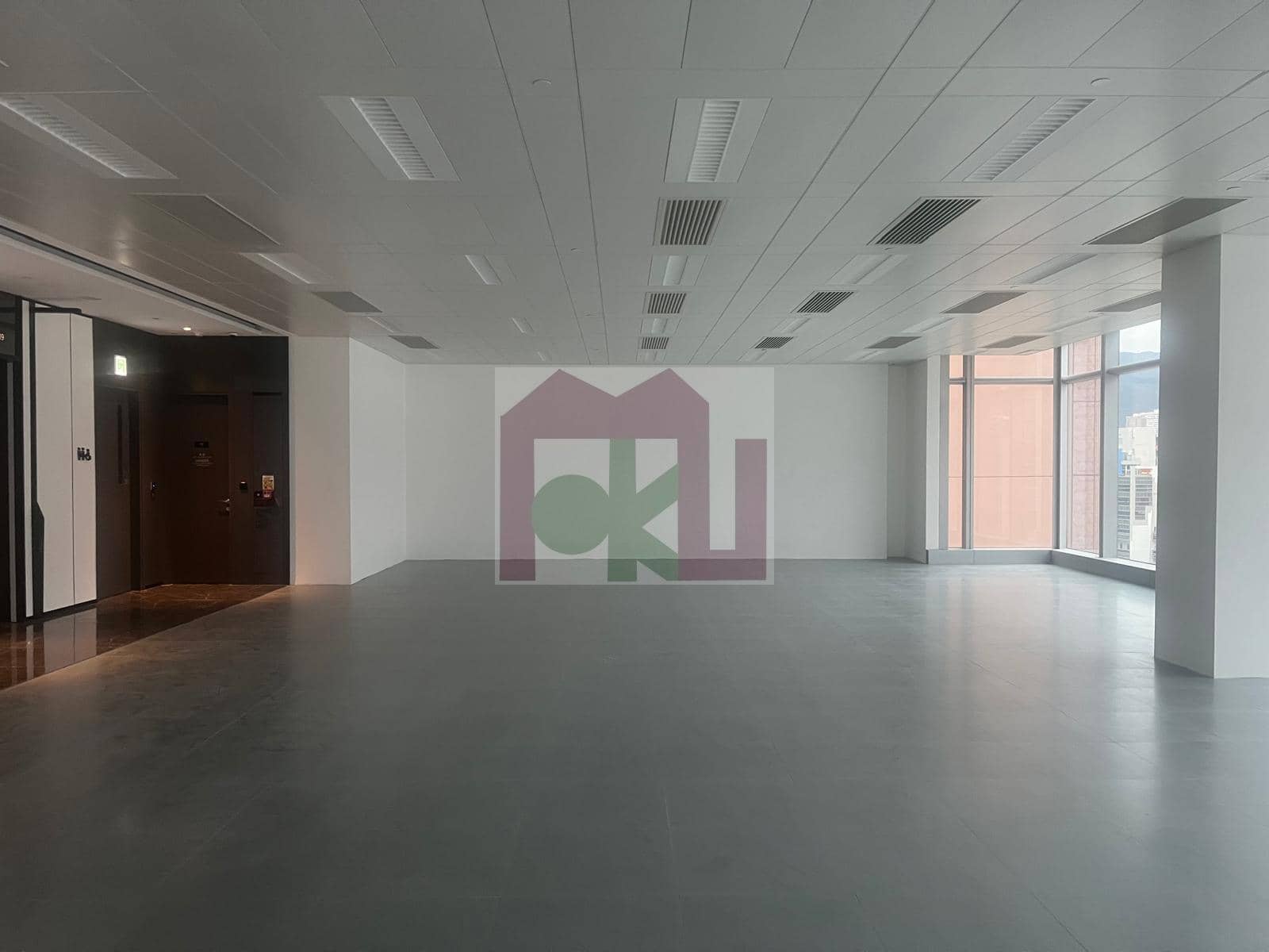 Plaza 228 building or unit photo